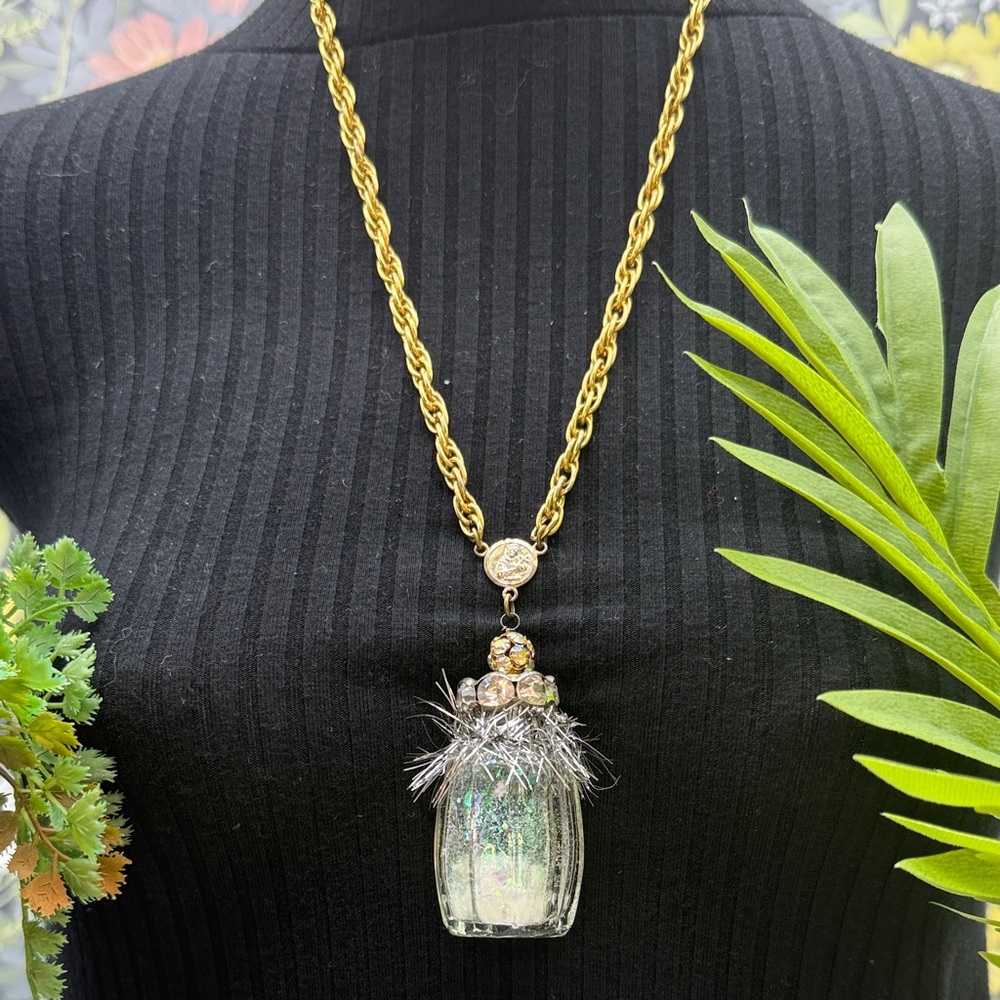 🌟Adorned Crown Jewelry vintage salt shaker Christmas tree necklace 3